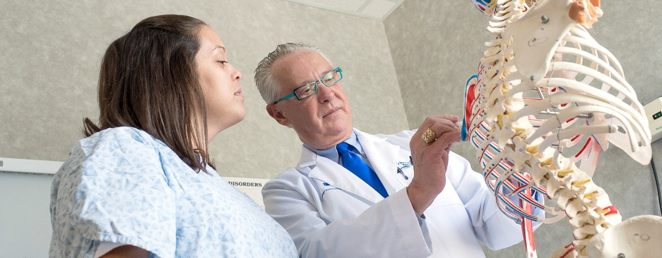 Doctor speaking with patient about pain management.