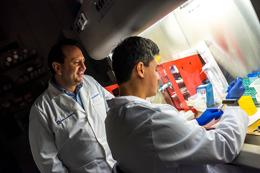 Dr. Luis Ulloa with researcher in lab.